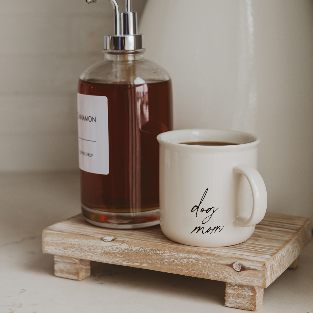 Dog Mom Lagerfeuer-Kaffeetasse